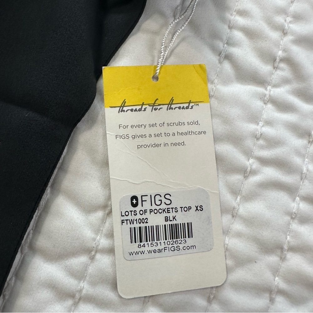 Figs ScrubsTop Women’s XS Stretch Pockets black with Yellow Logo Medical Wear - Picture 12 of 14